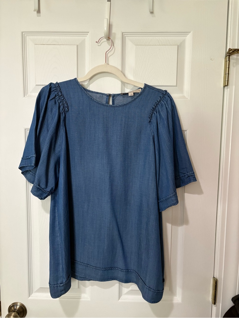 LOFT Blue Chambray Puff-Sleeve Blouse